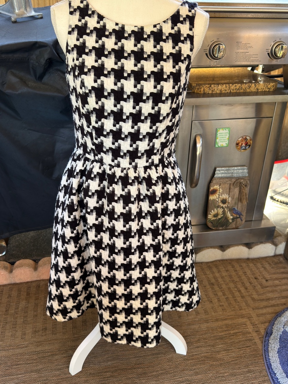 Jessica Simpson Black & White Houndstooth Fit & Flare‎ Dress Size 6